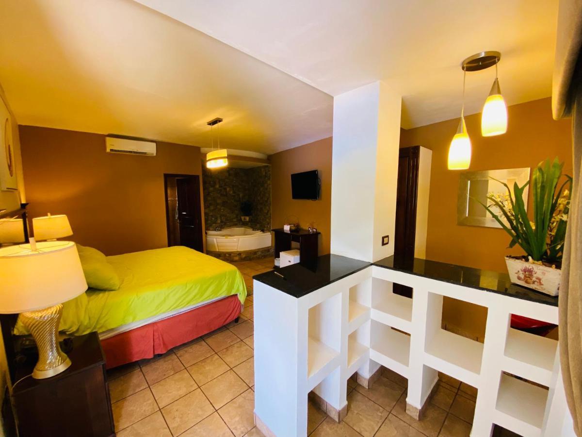 Hotel Puerto Libre Puerto Barrios Kültér fotó