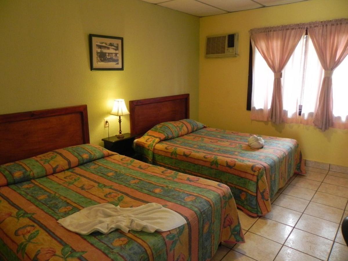 Hotel Puerto Libre Puerto Barrios Kültér fotó