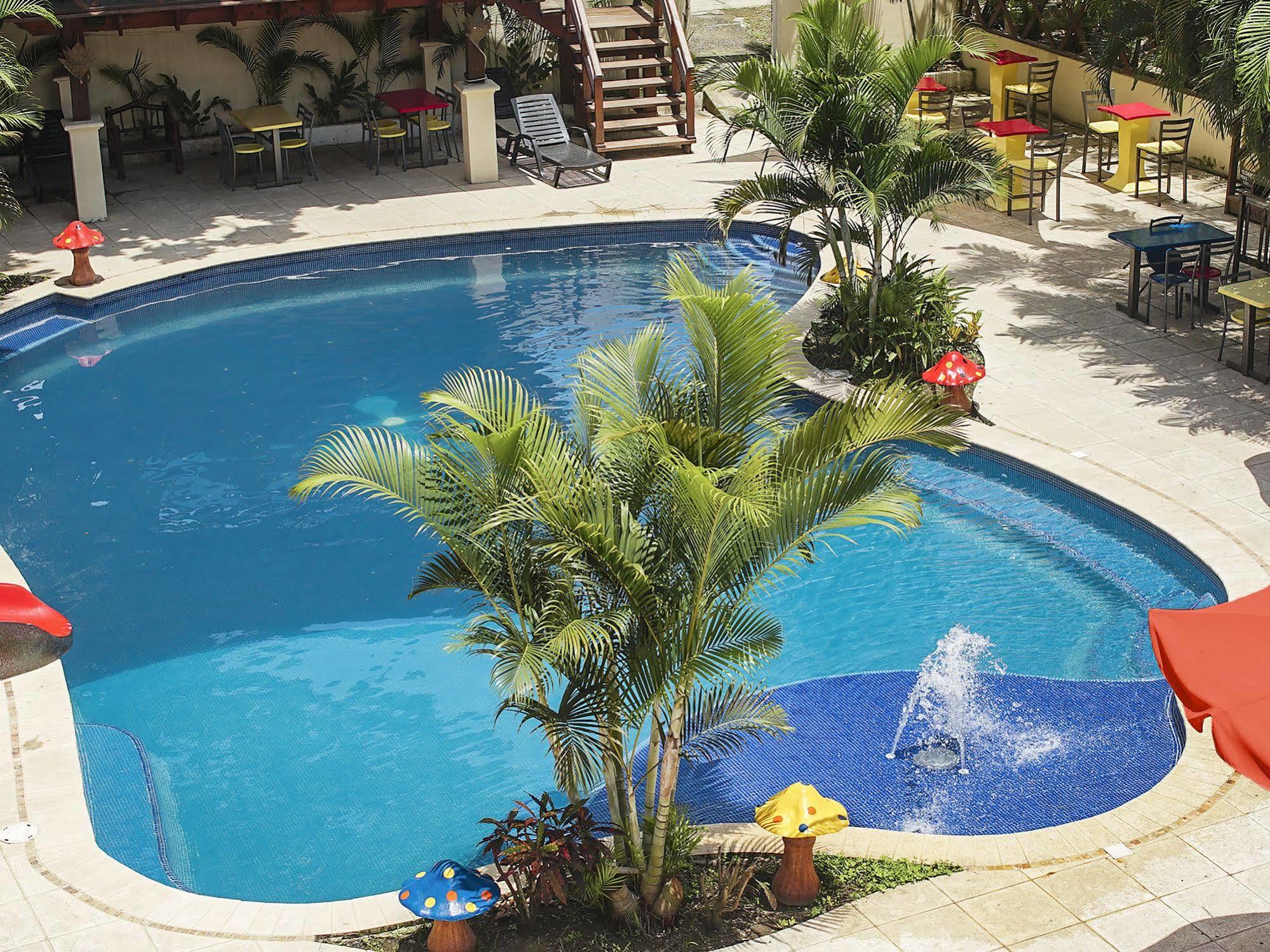 Hotel Puerto Libre Puerto Barrios Kültér fotó
